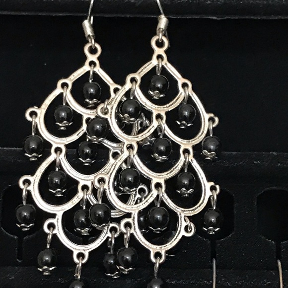 Black and silver earrings - Picture 1 of 1
